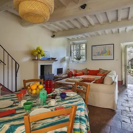 Casa Colonica, Tra Versilia E Lucca